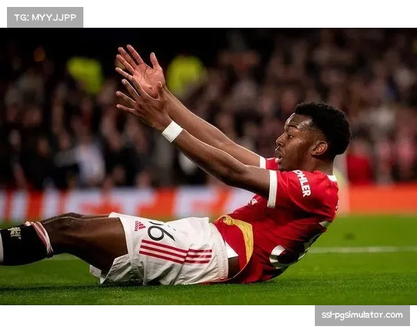 曼联后腰第一时间直塞打穿肋部 三脚传递完成教科书式反击